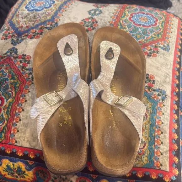 BIRKENSTOCK Papillio Gizeh light gold metalic sandal size 9