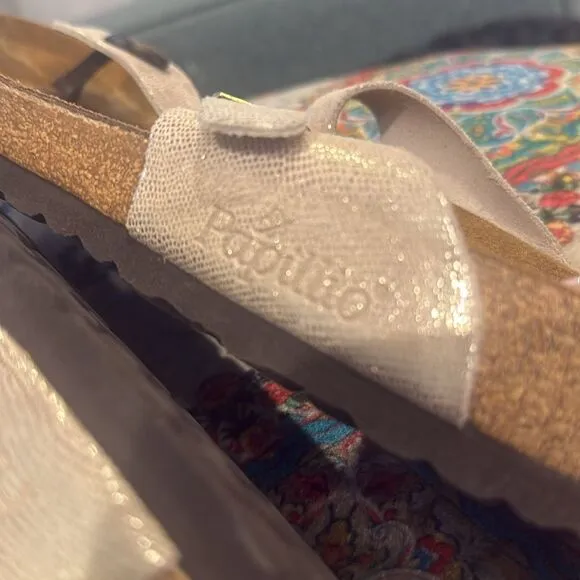 BIRKENSTOCK Papillio Gizeh light gold metalic sandal size 9