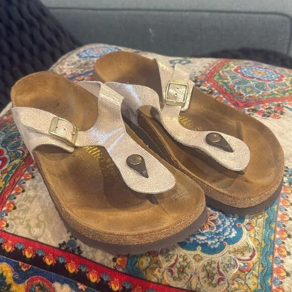 BIRKENSTOCK Papillio Gizeh light gold metalic sandal size 9