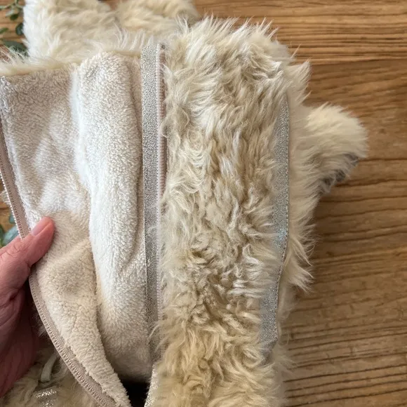 Joyfolie Fur Boot in Cream/Silver Sz 1