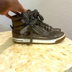 Michael Kors high top sneaker size 9.5 M