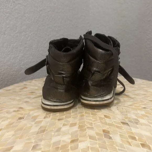 Michael Kors high top sneaker size 9.5 M