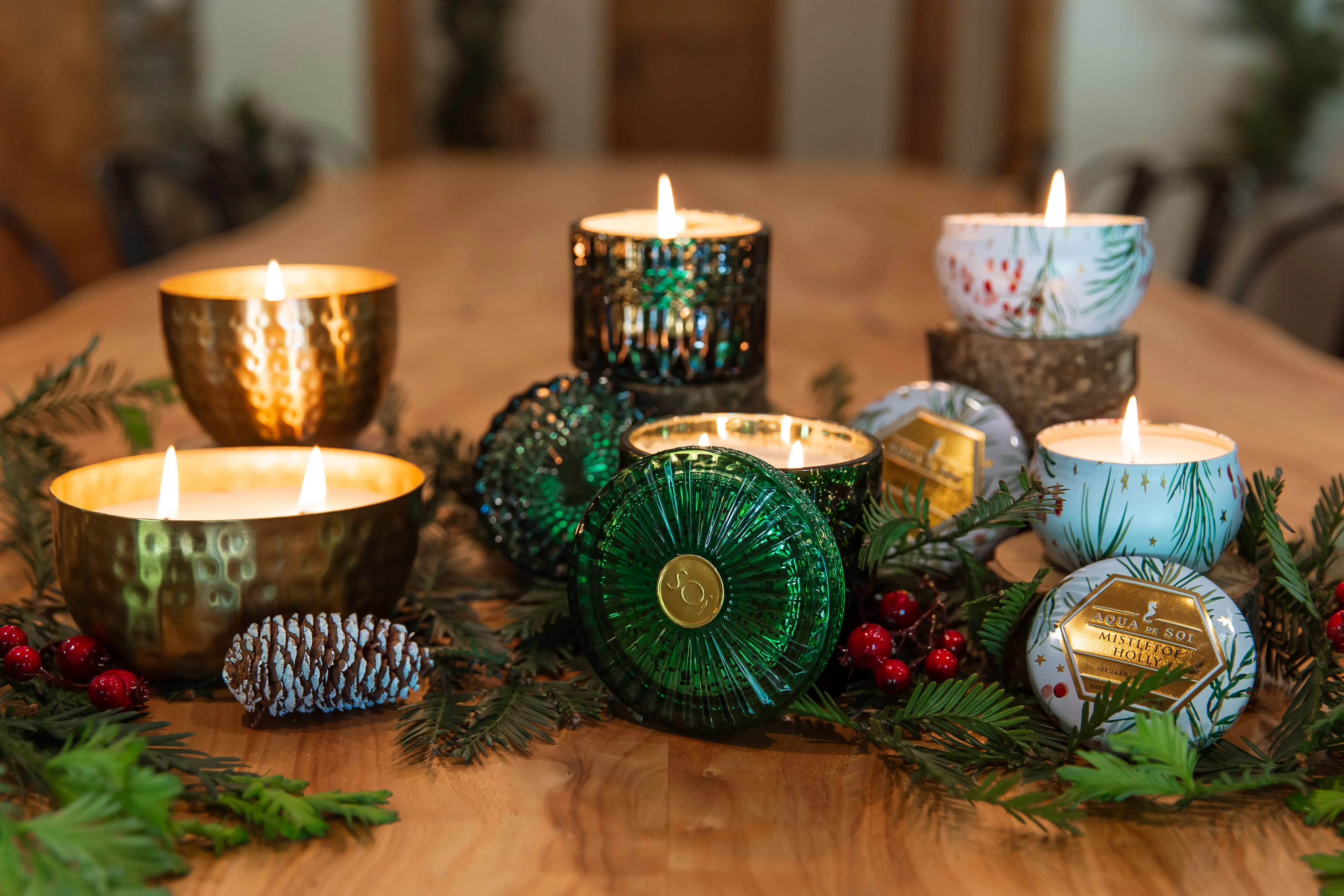 Mistletoe Holly  Candle Gold OVAL Bowl 18oz