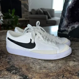 Nike Big Kid’s Blazer Low ‘77 Sneaker, 6.5M, worn 2x