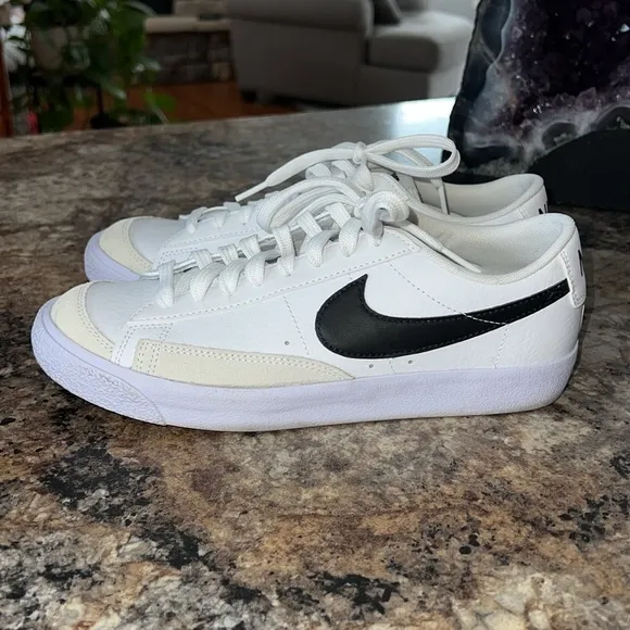 Nike Big Kid’s Blazer Low ‘77 Sneaker, 6.5M, worn 2x