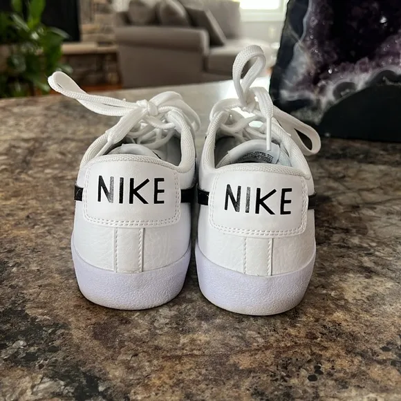 Nike Big Kid’s Blazer Low ‘77 Sneaker, 6.5M, worn 2x