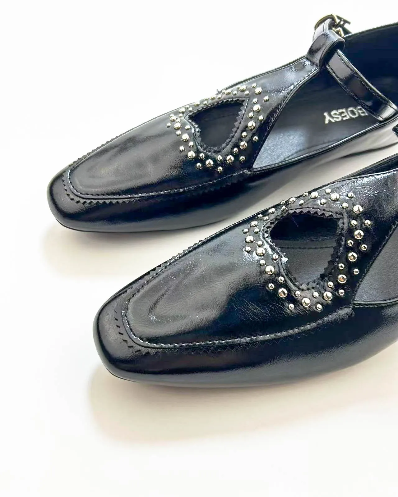 Round Toe Heart Loafers