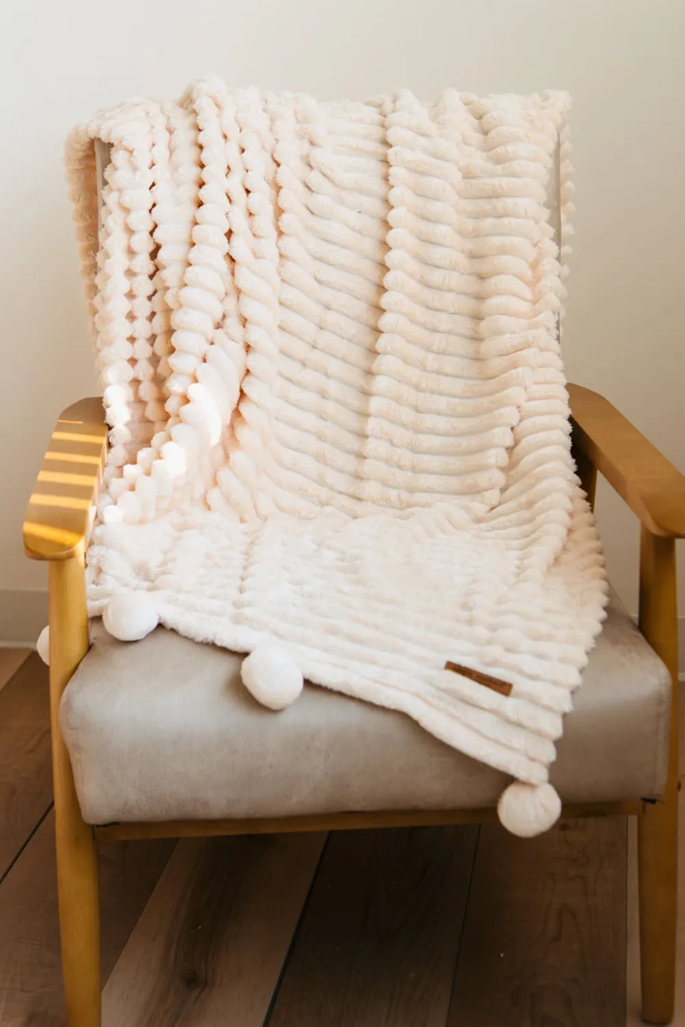 Simply Southern Luxe Pom Pom Throw Blanket in Snow Cream | PP-0224-BLNKT-LUXE-SNOW