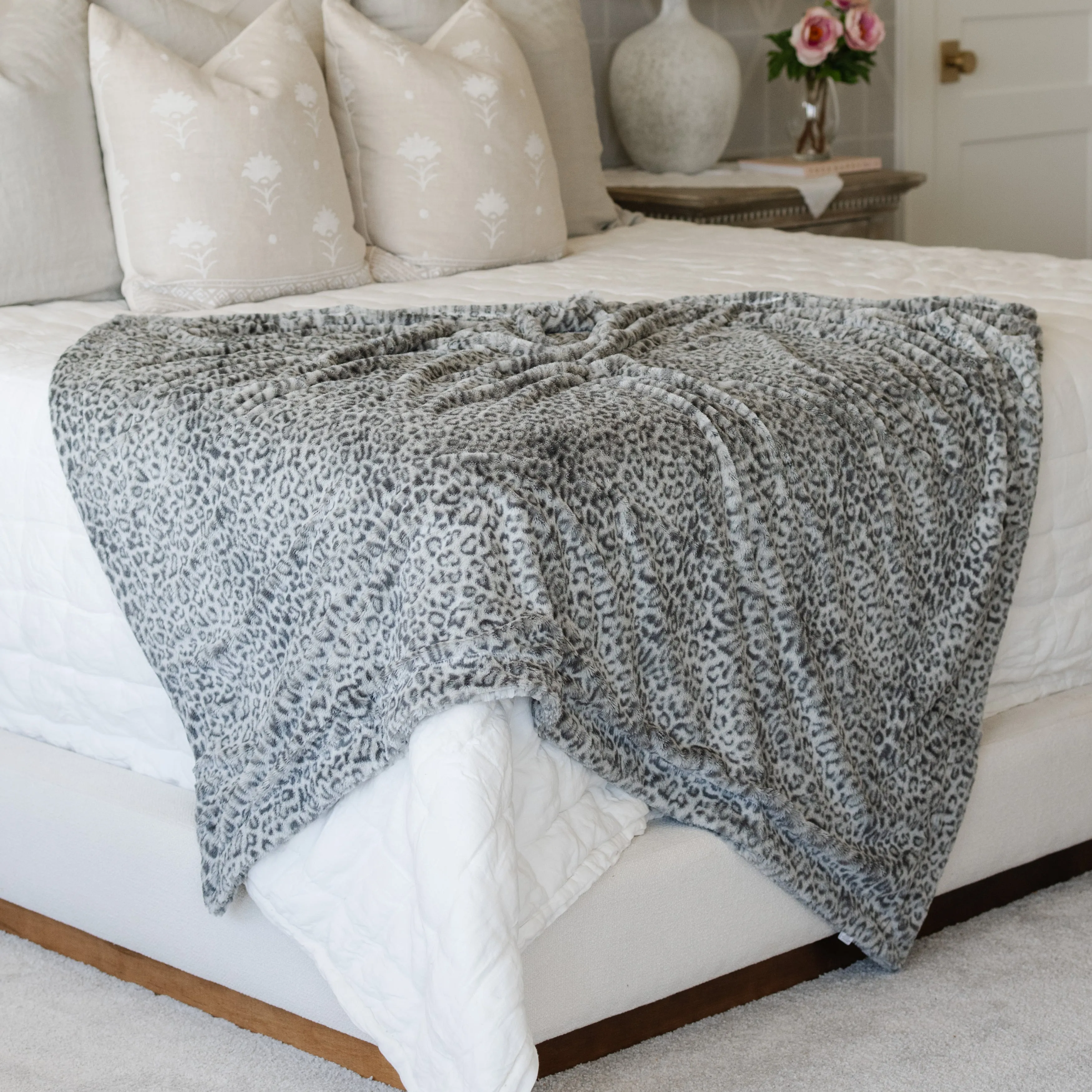 Snow Leopard Faux Fur Home Throw Blankets