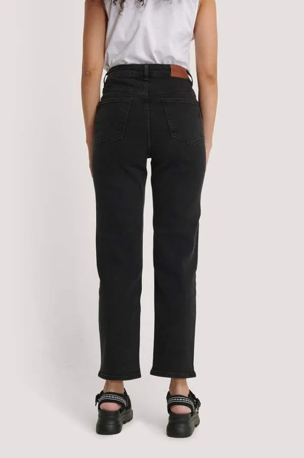 Straight Fit Mid-Rise Clean Look Stretchable Jeans