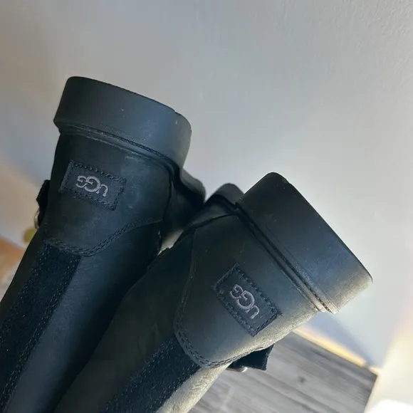 Ugg Kinzey Waterproof Moto Boot in Black size 2 great condition
