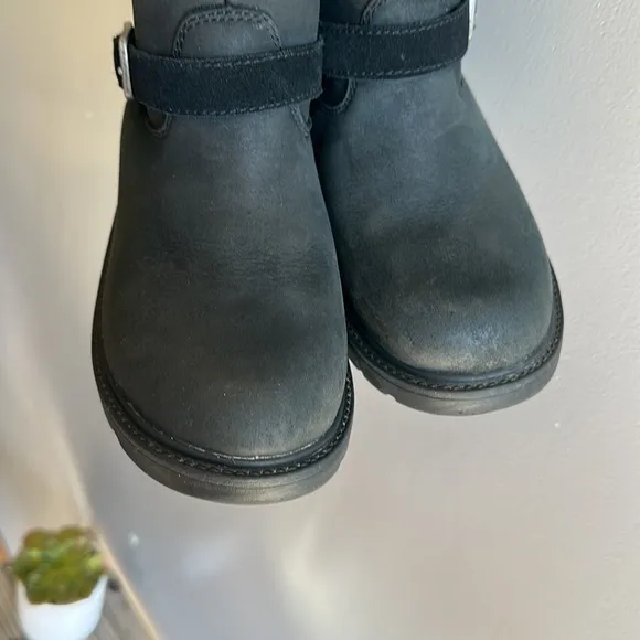Ugg Kinzey Waterproof Moto Boot in Black size 2 great condition