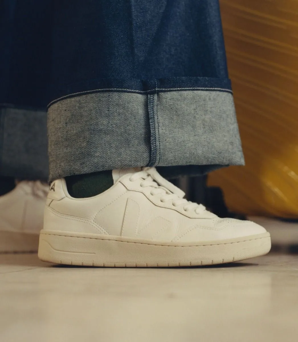 VEJA- WOMEN’S V-90 LEATHER SHOE