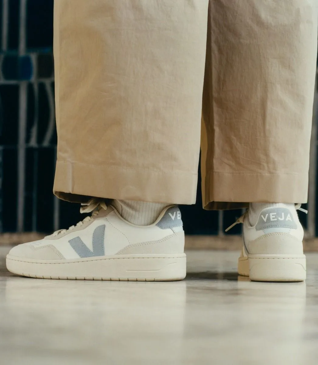 VEJA- WOMEN’S V-90 LEATHER SHOE
